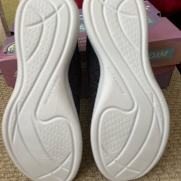 Skechers memory foam Envy-Good Thinking women’s athletic shoes - Picture 3 of 5